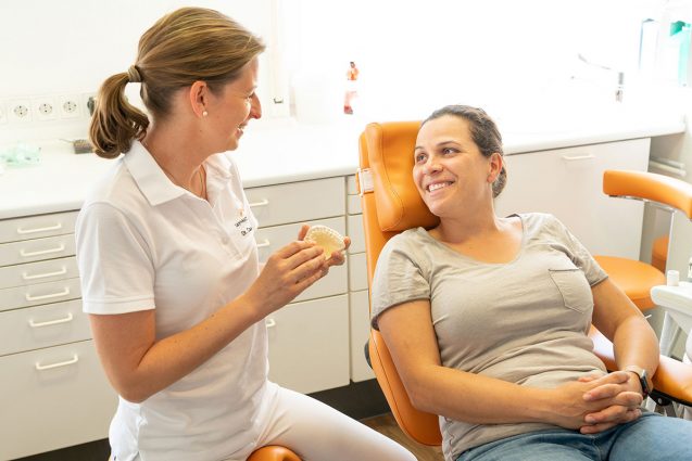 Praxisalltag Zahnarzt Dr. Claudia Martin